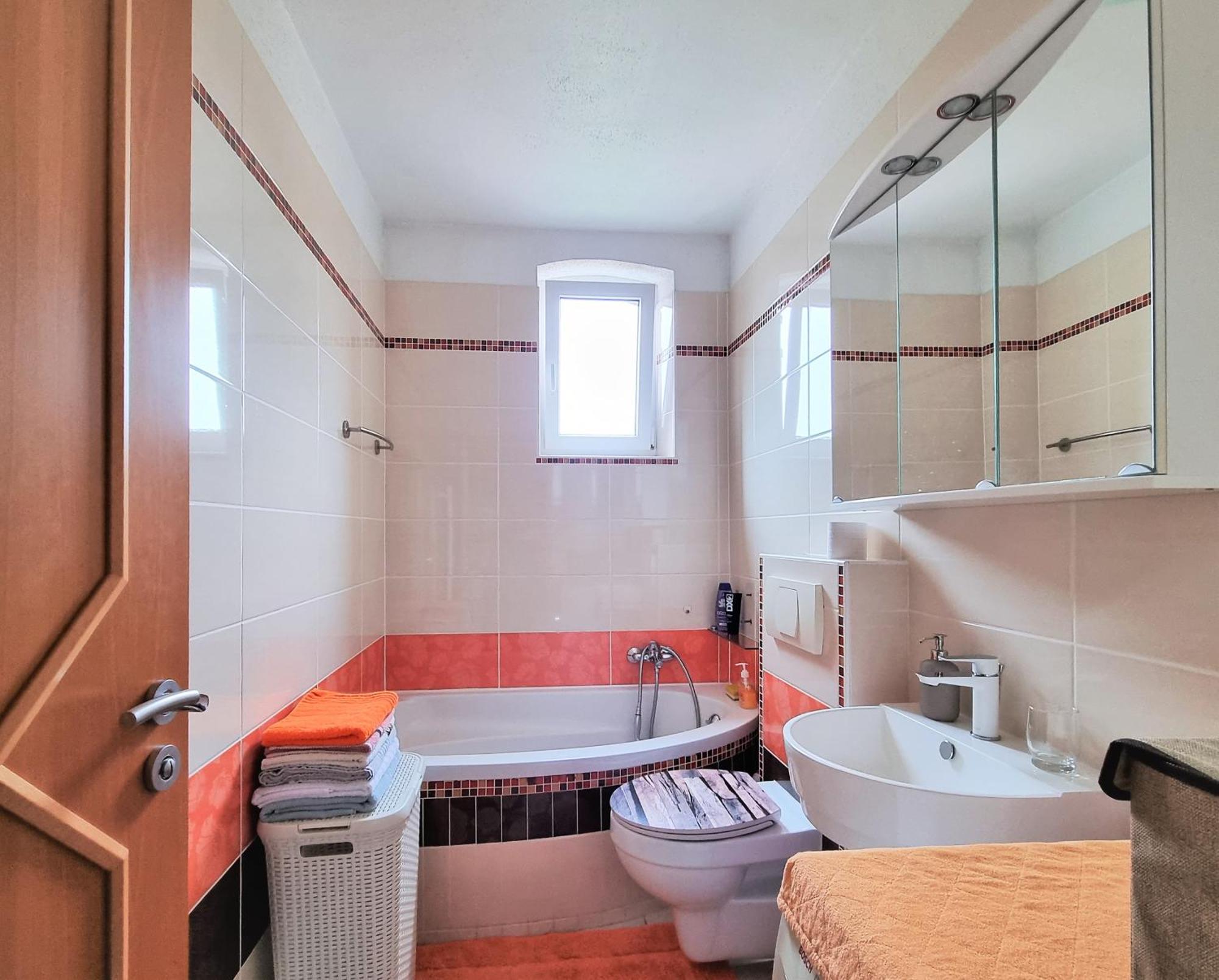 Apartment Bayreuth, 4 Zimmer Ferienwohnung im Haus mit Kunst, WLAN, Küche, Parkplatz Exterior foto