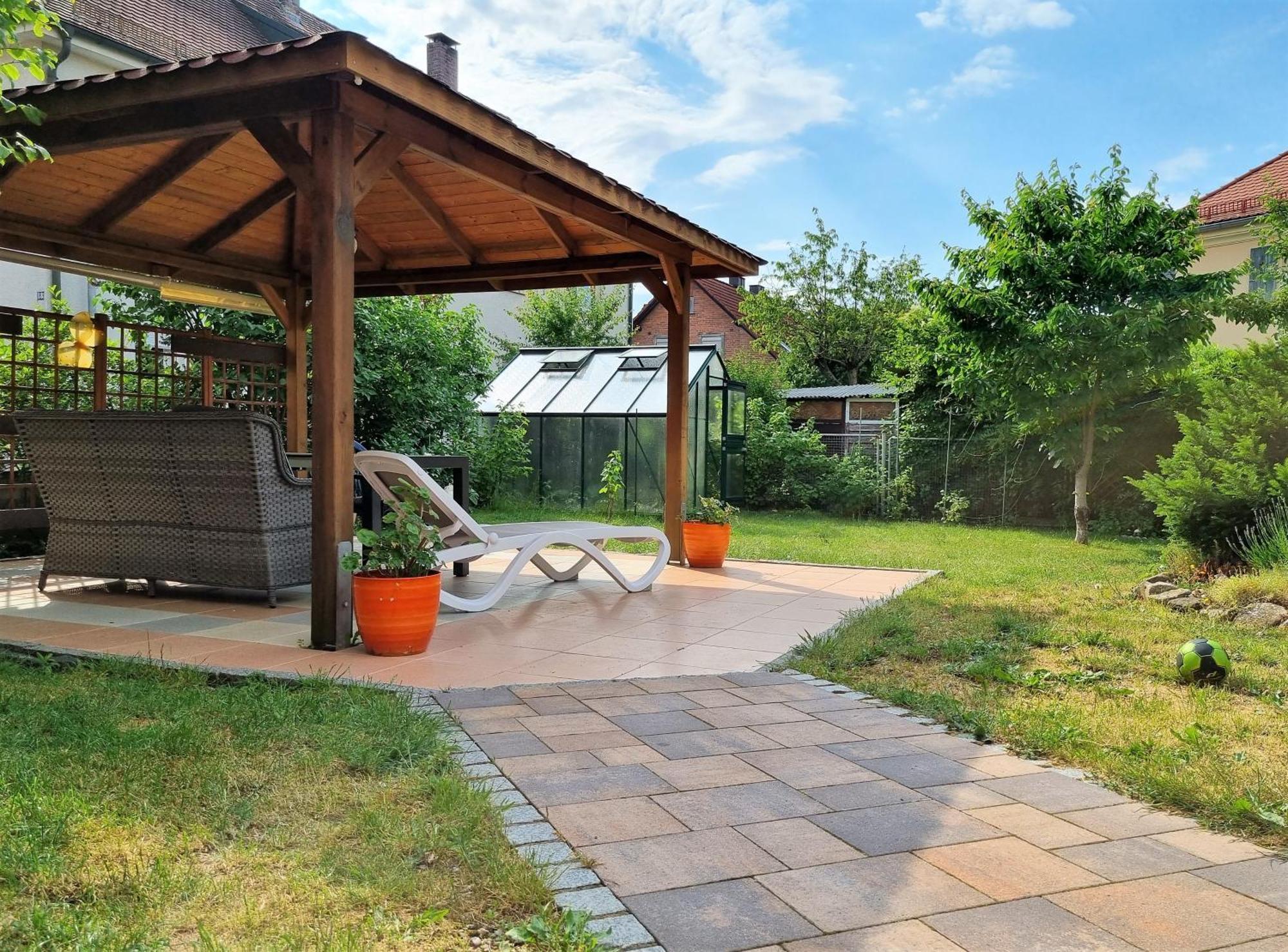 Apartment Bayreuth, 4 Zimmer Ferienwohnung im Haus mit Kunst, WLAN, Küche, Parkplatz Exterior foto